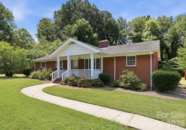 Photo 3 of Single family home for sale at 4020 Wilson Ln, Charlotte, NC 28206 | MLS# 4402474 | Listing updated on 2026-08-22