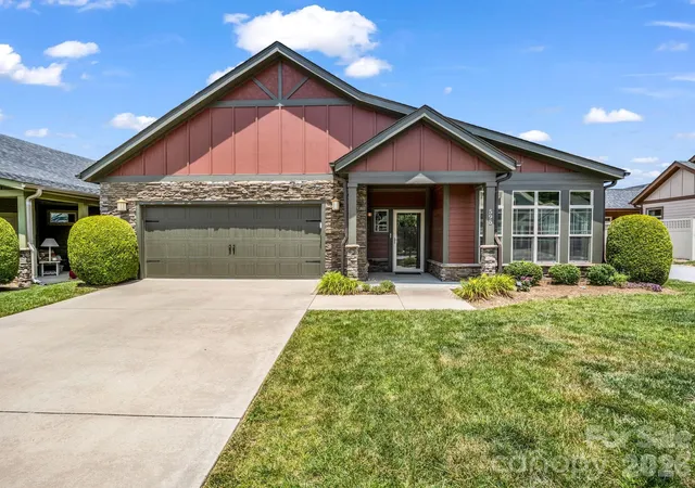 Photo 1 of Single family home for sale at 595 Summerfield Pl, Flat Rock, NC 28731 | MLS# 4402478 | Listing updated on 2026-09-14