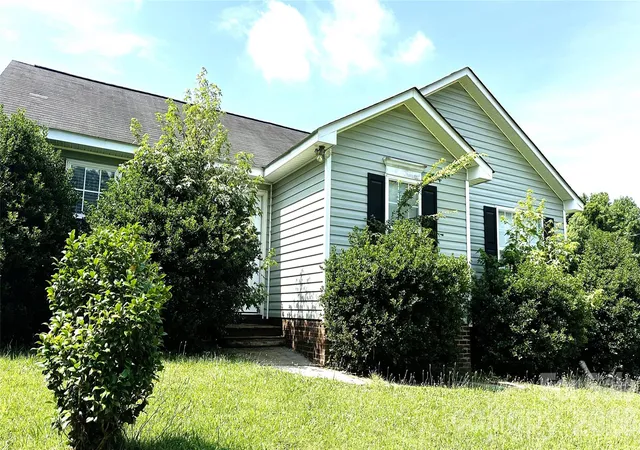 Photo 1 of Single family home for sale at 5113 Milhaven Ln, Charlotte, NC 28269 | MLS# 4402517 | Listing updated on 2026-10-15