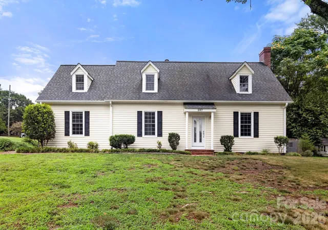 Photo 1 of Single family home for sale at 207 Edgemont Dr, Shelby, NC 28150 | MLS# 4402527 | Listing updated on 2026-08-16