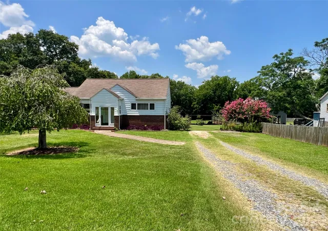 Photo 2 of Single family home for sale at 2307 Mclean St, Gastonia, NC 28054 | MLS# 4402528 | Listing updated on 2026-09-22