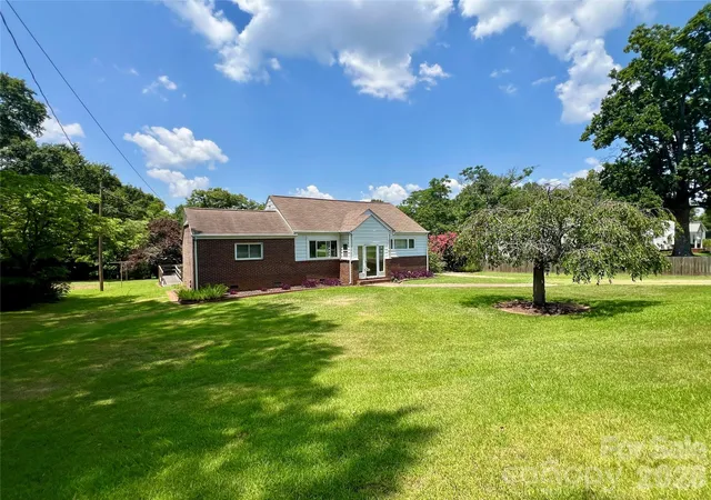 Photo 3 of Single family home for sale at 2307 Mclean St, Gastonia, NC 28054 | MLS# 4402528 | Listing updated on 2026-09-22