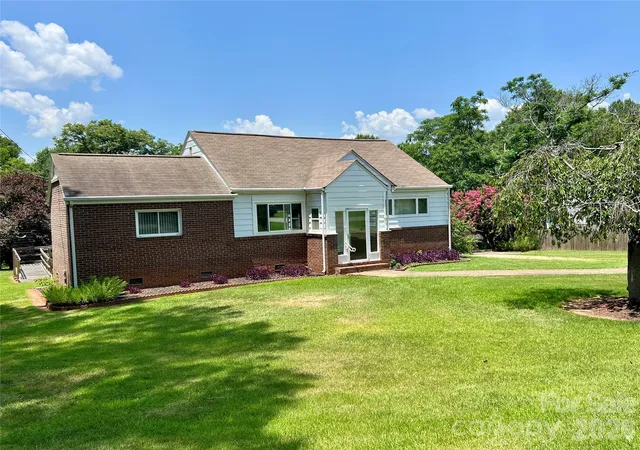 Photo 3 of Single family home for sale at 2307 Mclean St, Gastonia, NC 28054 | MLS# 4402528 | Listing updated on 2026-09-22