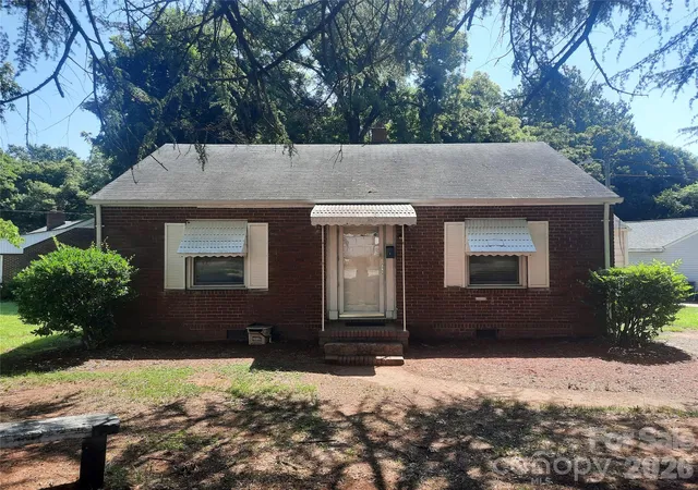 Photo 1 of Sale Pending at 534 W 28th Street, Charlotte, NC 28206 | MLS# 4402542 | Listing updated on 2026-07-20