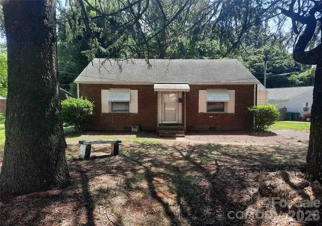 Photo 2 of Sale Pending at 534 W 28th Street, Charlotte, NC 28206 | MLS# 4402542 | Listing updated on 2026-07-20