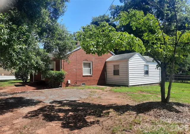 Photo 3 of Sale Pending at 534 W 28th Street, Charlotte, NC 28206 | MLS# 4402542 | Listing updated on 2026-07-20