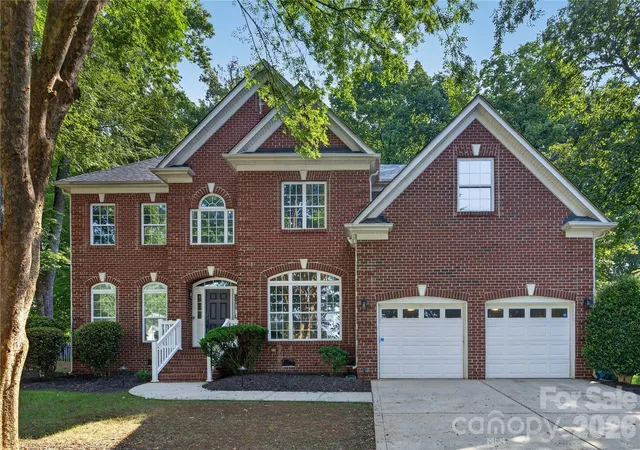 Photo 1 of Single family home for sale at 6301 Crown Hl Dr, Mint Hill, NC 28227 | MLS# 4402579 | Listing updated on 2026-08-17