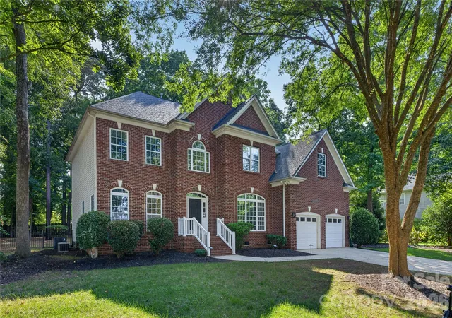 Photo 3 of Single family home for sale at 6301 Crown Hl Dr, Mint Hill, NC 28227 | MLS# 4402579 | Listing updated on 2026-08-17