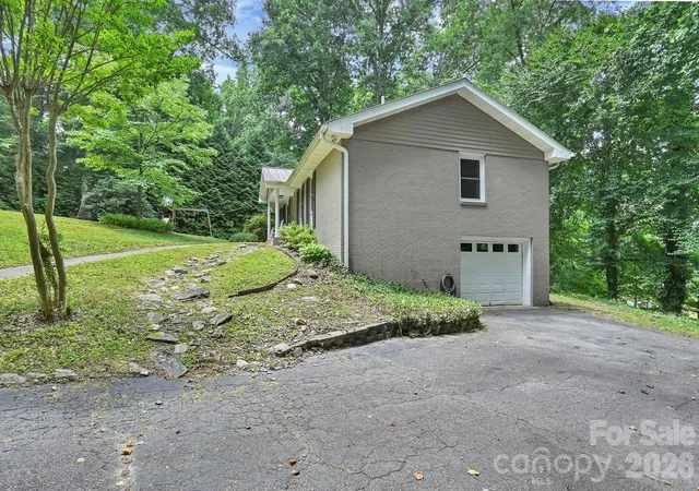 Homes for sale in Etowah, NC | 222 Timberlane Dr, Etowah, NC 28729 | MLS# 4402603