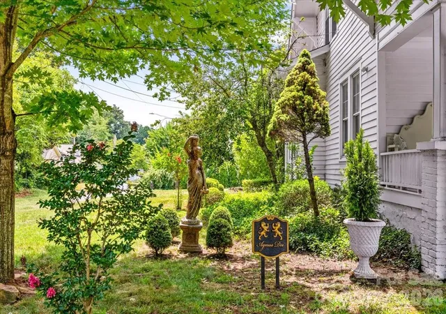Photo 3 of Sale Pending at 501 W 2nd Avenue, Lexington, NC 27292 | MLS# 4402611 | Listing updated on 2026-09-05