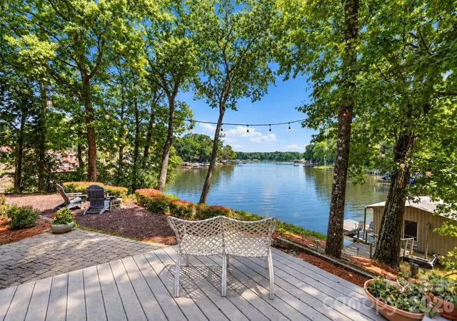 Photo 2 of Single family home for sale at 1075 Lakefront Woods Dr, Belmont, NC 28012 | MLS# 4402621 | Listing updated on 2026-10-04