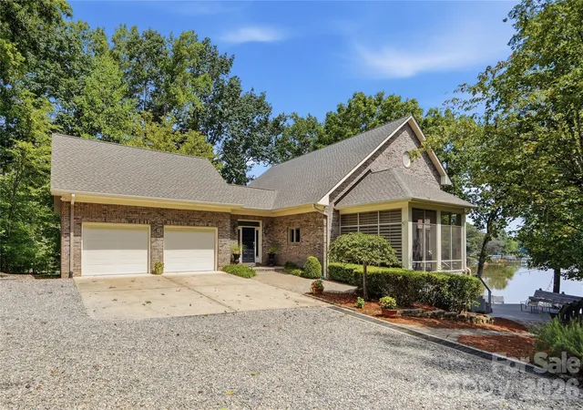 3rd image of 1075 Lakefront Woods Dr, Belmont, NC 28012 | MLS# 4402621