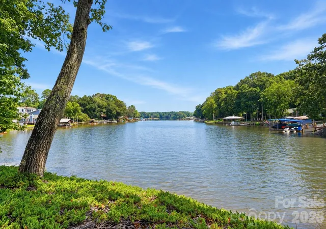 Photo 3 of Single family home for sale at 1075 Lakefront Woods Dr, Belmont, NC 28012 | MLS# 4402621 | Listing updated on 2026-10-04
