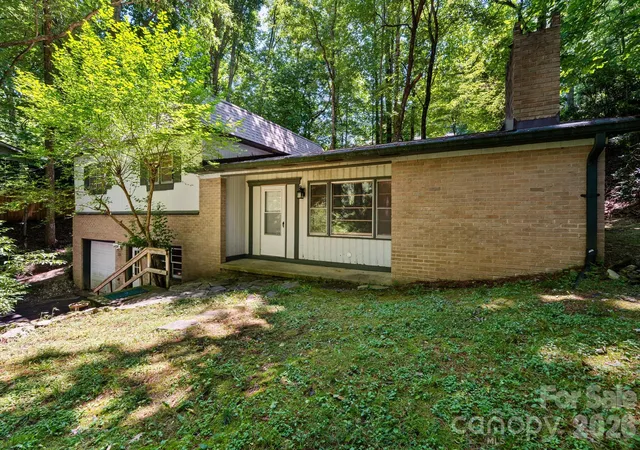 Photo 3 of Single family home for sale at 121 Horseshoe Dr, Boone, NC 28607 | MLS# 4402623 | Listing updated on 2026-07-29