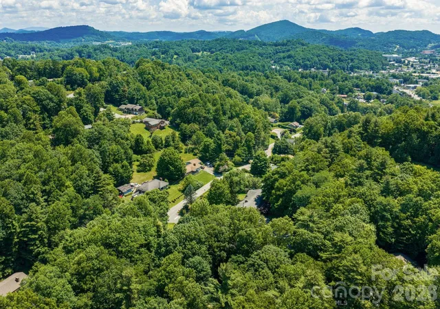Photo 34 of Single family home for sale at 121 Horseshoe Dr, Boone, NC 28607 | MLS# 4402623 | Listing updated on 2026-07-29