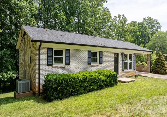 Photo 2 of Single family home for sale at 2428 Cedar Valley Dr, Conover, NC 28613 | MLS# 4402625 | Listing updated on 2026-09-06
