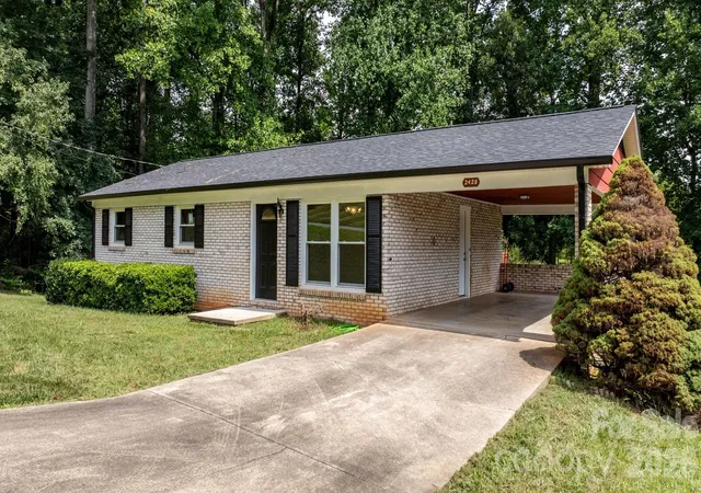Photo 3 of Single family home for sale at 2428 Cedar Valley Dr, Conover, NC 28613 | MLS# 4402625 | Listing updated on 2026-09-06