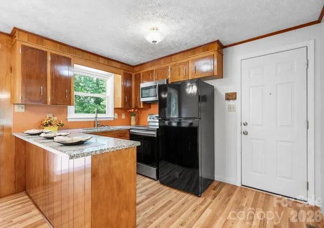 Photo 4 of Single family home for sale at 2428 Cedar Valley Dr, Conover, NC 28613 | MLS# 4402625 | Listing updated on 2026-09-06