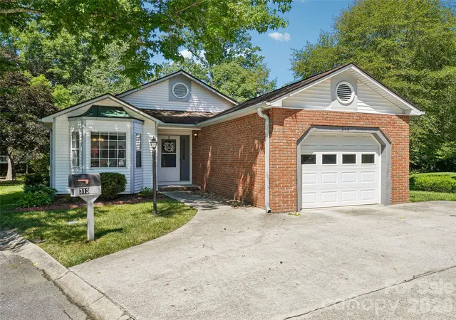 2nd image of 313 Somerton Ct, Hendersonville, NC 28791 | MLS# 4402644