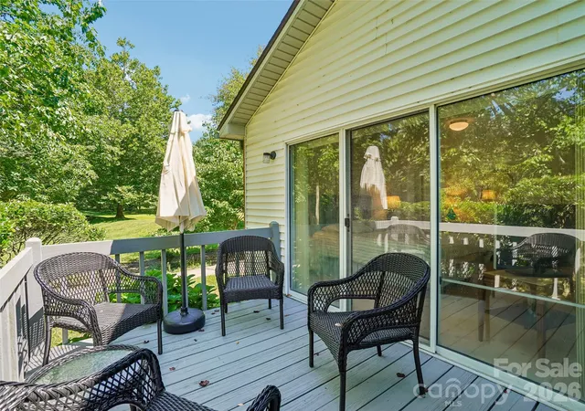 2nd image of 313 Somerton Ct, Hendersonville, NC 28791