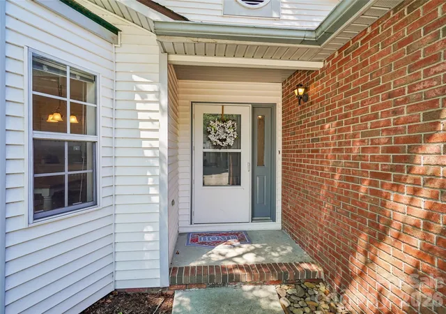 4th image of 313 Somerton Ct, Hendersonville, NC 28791