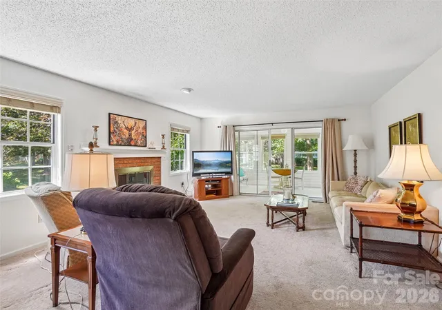 5th image of 313 Somerton Ct, Hendersonville, NC 28791