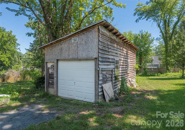 Homes for sale in Hendersonville, NC | 308 Substation St, Hendersonville, NC 28792 | MLS# 4402649