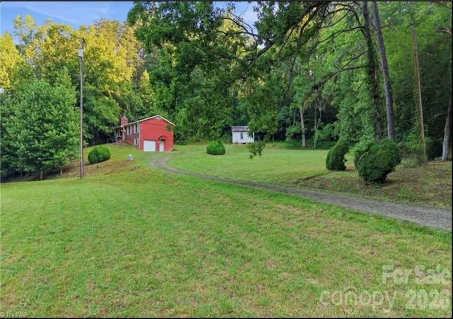 Homes for sale in Purlear, NC | 11526 Us Hwy 421, Purlear, NC 28665 | MLS# 4402668