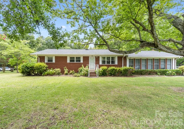 Homes for sale in Wadesboro, NC | 509 Lakeview Dr, Wadesboro, NC 28170 | MLS# 4402681