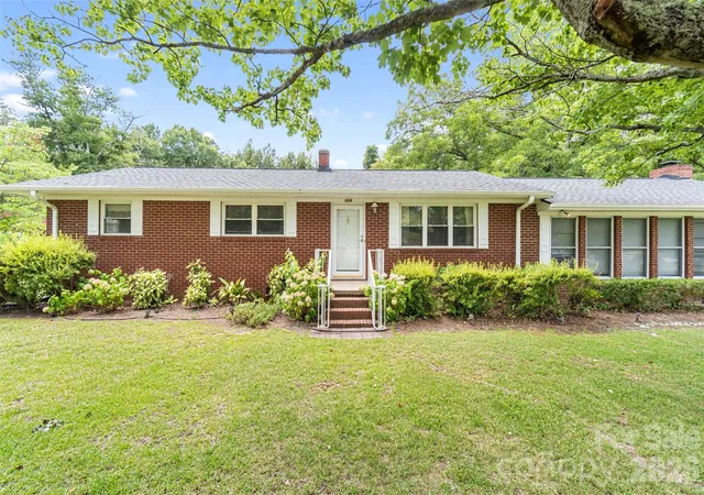 Homes for sale in Wadesboro, NC | 509 Lakeview Dr, Wadesboro, NC 28170 | MLS# 4402681