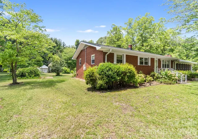 Homes for sale in Wadesboro, NC | 509 Lakeview Dr, Wadesboro, NC 28170 | MLS# 4402681