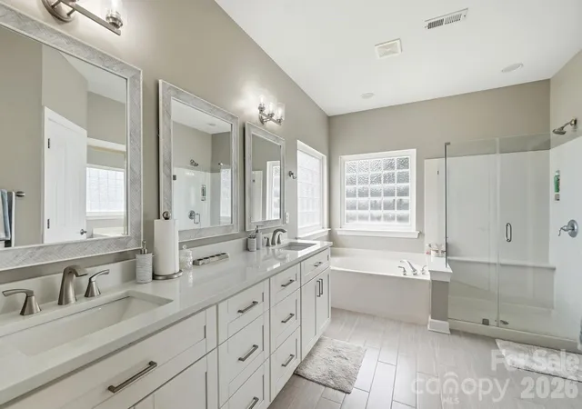Photo 3 of Single family home for sale at 1111 Applegate Pkwy, Waxhaw, NC 28173 | MLS# 4402685 | Listing updated on 2026-09-24
