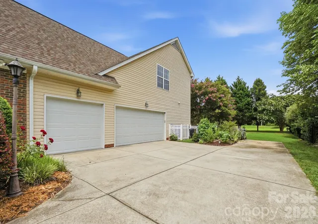 Photo 31 of Single family home for sale at 1111 Applegate Pkwy, Waxhaw, NC 28173 | MLS# 4402685 | Listing updated on 2026-08-01