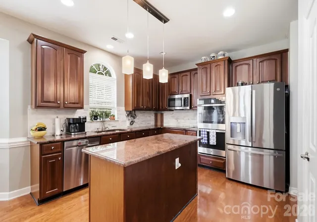 Photo 1 of Single family home for sale at 1111 Applegate Pkwy, Waxhaw, NC 28173 | MLS# 4402685 | Listing updated on 2026-09-24