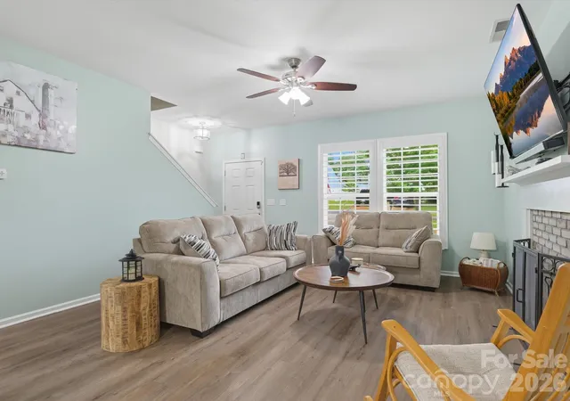 Photo 2 of Single family home for sale at 1566 Glenbar Ct, Clover, SC 29710 | MLS# 4402689 | Listing updated on 2026-10-03