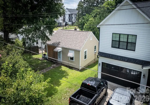 Single family home for sale at 405 W Cama St, Charlotte, NC 28217 | MLS# 4402693