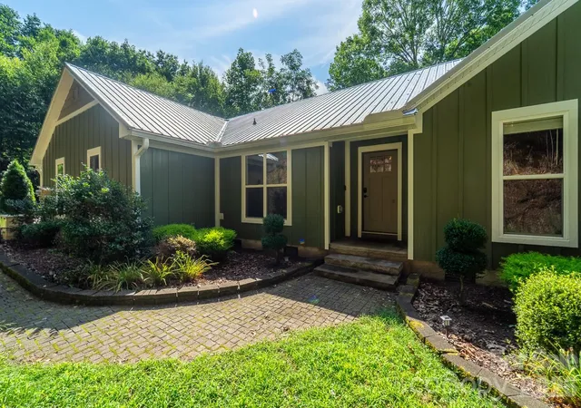 Photo 2 of Single family home for sale at 544 Stonehaven Dr, Cullowhee, NC 28723 | MLS# 4402717 | Listing updated on 2026-08-18