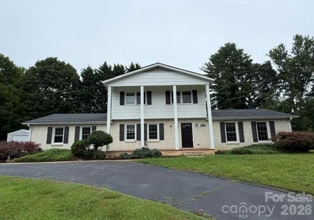 1st image of 1376 Glenheath Dr, Hendersonville, NC 28791 | MLS# 4402718