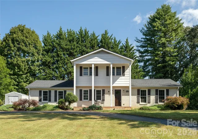 Single family home for sale at 1376 Glenheath Dr, Hendersonville, NC 28791 | MLS# 4402718