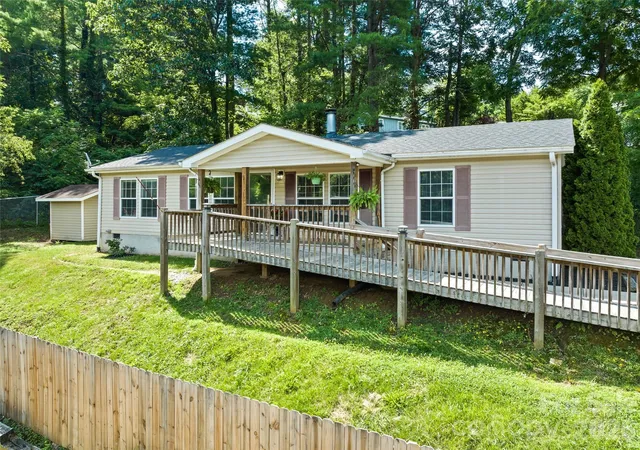 3rd image of 26 Cedar St, Canton, NC 28716 | MLS# 4402720