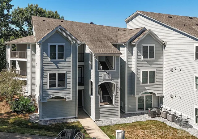 2nd image of 18817 Nautical Dr #302, Cornelius, NC 28031 | MLS# 4402738
