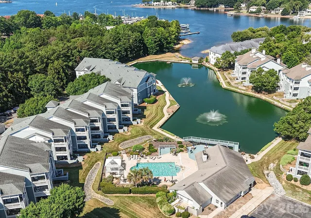 3rd image of 18817 Nautical Dr #302, Cornelius, NC 28031 | MLS# 4402738