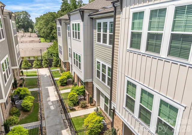 Photo 2 of Townhouse for sale at 3213 Zenith Ln, Charlotte, NC 28205 | MLS# 4402742 | Listing updated on 2026-08-22