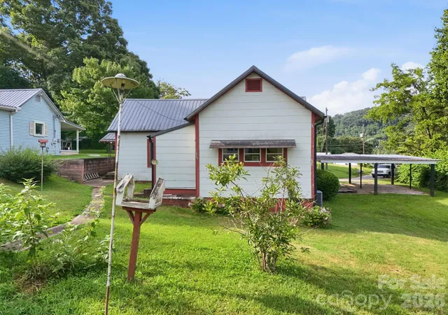 Photo 4 of Single family home for sale at 209 Virginia Ave, Marion, NC 28752 | MLS# 4402750 | Listing updated on 2026-09-04