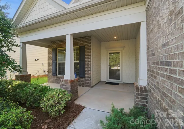 Photo 2 of Single family home for sale at 1620 Red Leaf Dr, Fort Mill, SC 29715 | MLS# 4402773 | Listing updated on 2026-09-03