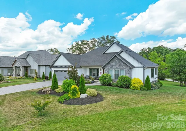 Photo 2 of Single family home for sale at 549 Daniel Cir Dr, Mills River, NC 28759 | MLS# 4402776 | Listing updated on 2026-07-22