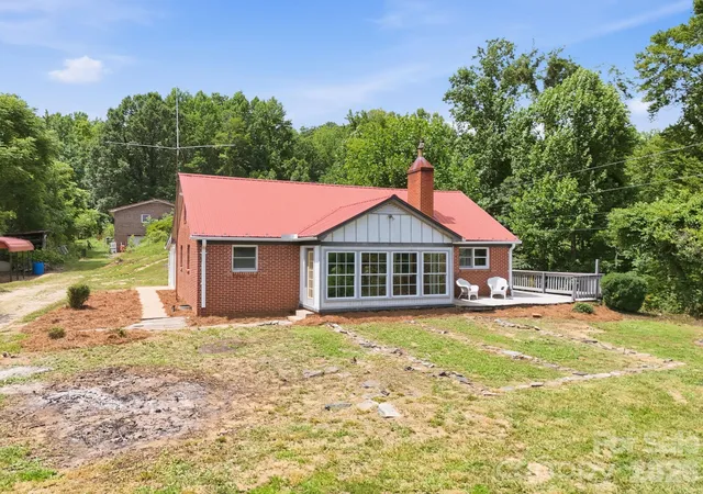 Photo 3 of Single family home for sale at 4125 Nc 226a, Marion, NC 28752 | MLS# 4402803 | Listing updated on 2026-08-31
