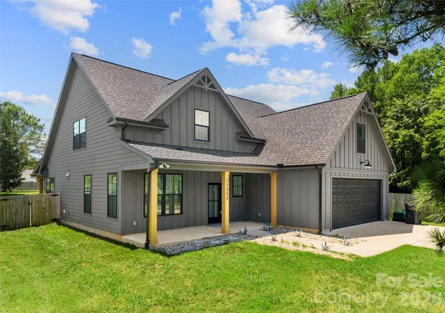 Photo 1 of Single family home for sale at 11352 Timber Ridge Rd, Charlotte, NC 28213 | MLS# 4402806 | Listing updated on 2026-09-02