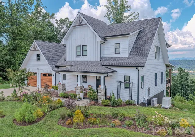Photo 3 of Single family home for sale at 49 Arabella Ln, Arden, NC 28704 | MLS# 4402809 | Listing updated on 2026-10-02