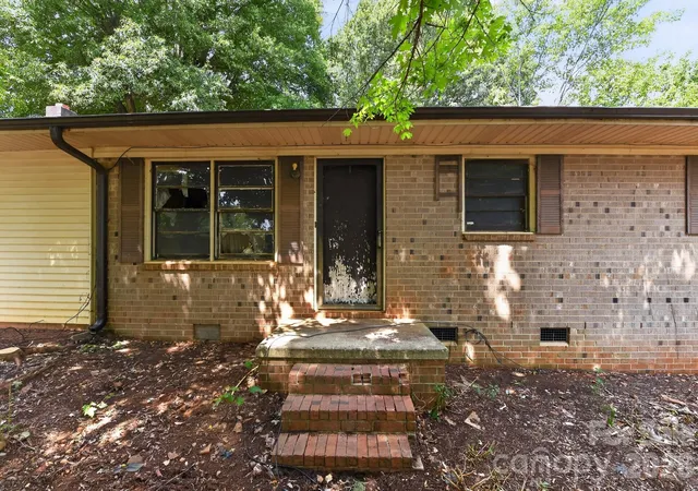 3rd image of 1393 Field Cir, Hickory, NC 28602 | MLS# 4402821